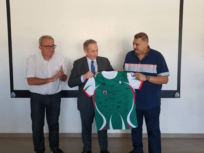 السفير سعيد موسي يزور المنتخب الوطني للرجبي